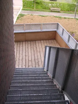 Streckmetalltreppe in städtischen Ämtern